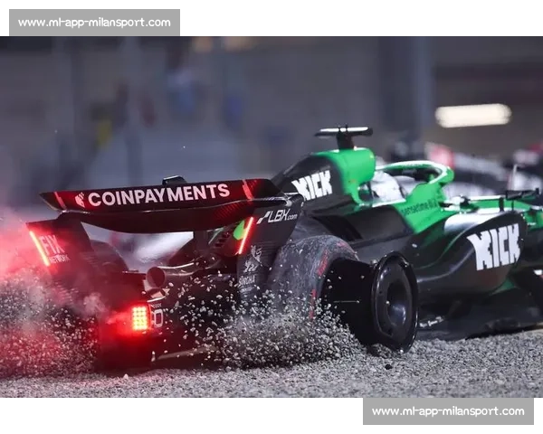 最后一圈三雄激斗!皮亚斯特里、维斯塔潘、拉塞尔轮番刷紫,红牛逆转夺冠 最后一圈三雄激斗!皮亚斯特里、维斯塔潘、拉塞尔轮番刷紫,红牛逆转夺冠