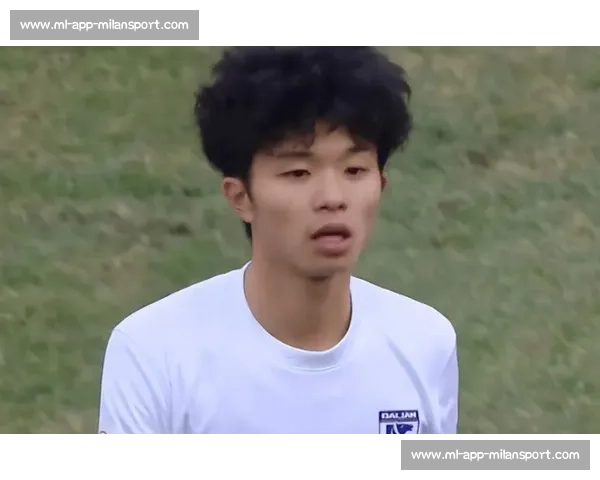 杨一鸣百场里程碑！深圳铁卫书写家乡足球传奇