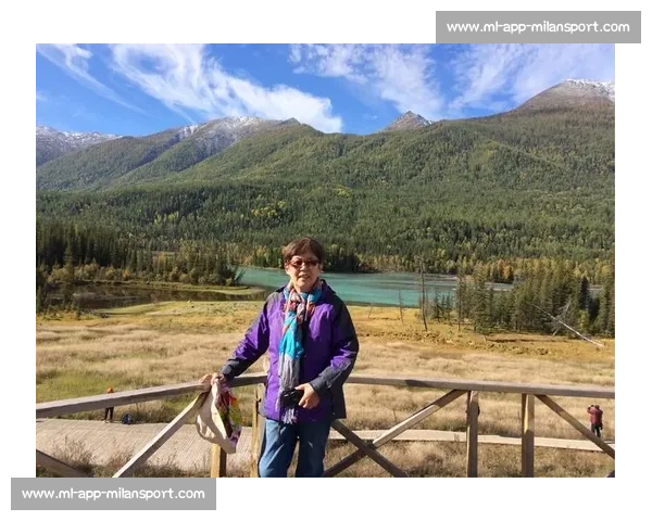 背起百岁奶奶看球赛：116 岁库尔班罕的足球圆梦之旅