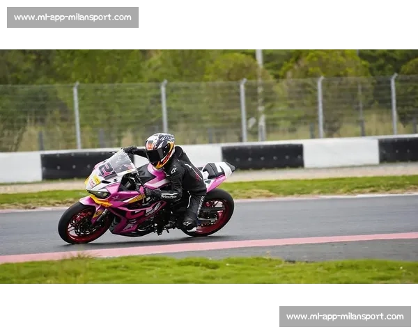 赛道巾帼：女车手用速度碾碎偏见，娱你安利她的破界人生