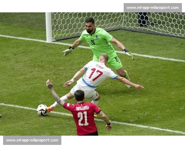 马马尔达什维利深情告别瓦伦西亚，官宣加盟利物浦开启英超新征程